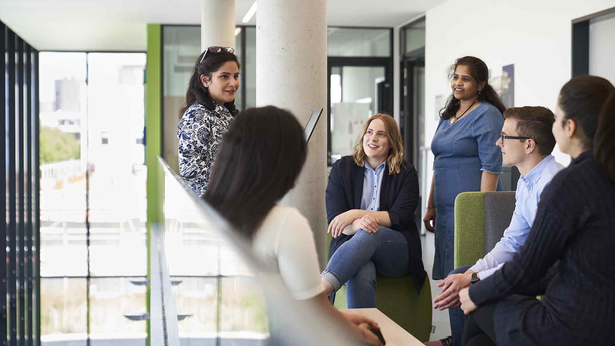 Universität Paderborn: Neue Methode erzielt Bestmarken für das automatische Verschriften von Gesprächen